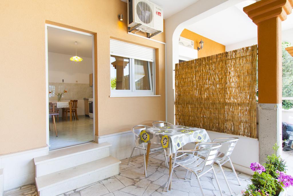 Apartment Mikulic Duće Exterior foto